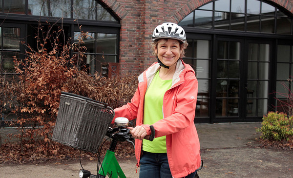 Andrea Ischner-Vahrst, 55 Jahre, Rennradtrainerin aus Münster ©ABUS